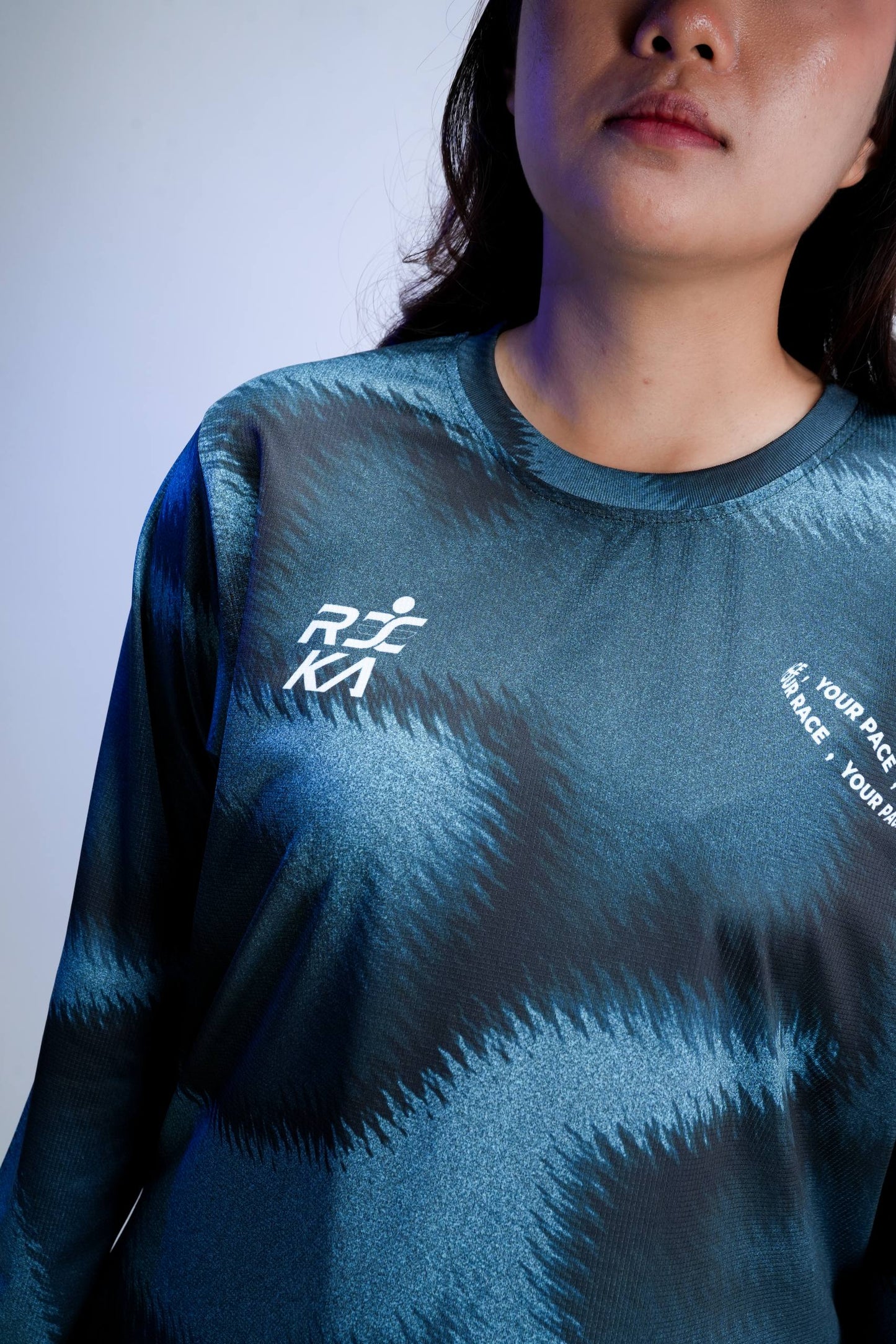 Running Curve Woman Cutting Long Sleeve